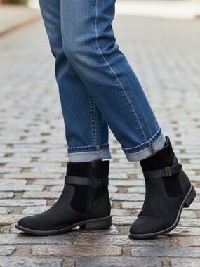 Clarks Collection Suede & Leather Comfort Boots Camzin Strap Black 8 NIB